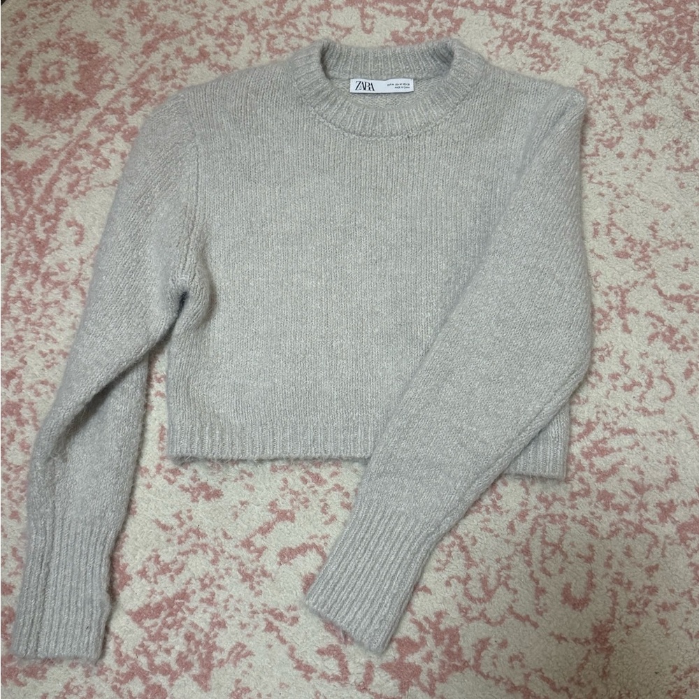 Zara Women's Light Gray Crew Neck Sweater